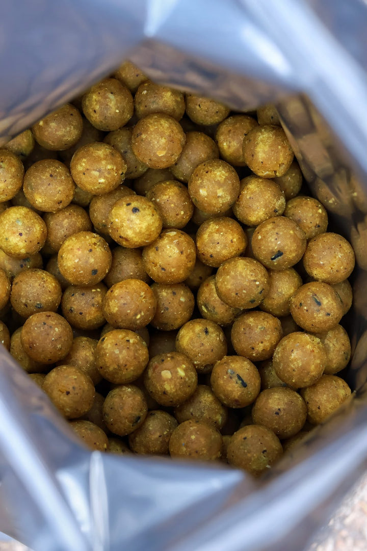 Butter Crunch shelf life carp boilies in a 5kg bag by Octopus Baits